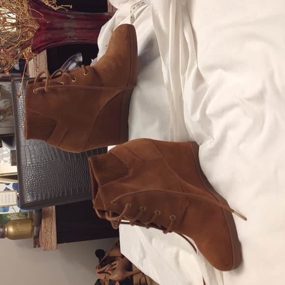 Michael Kors BROWN wedge booties - Picture 2 of 11